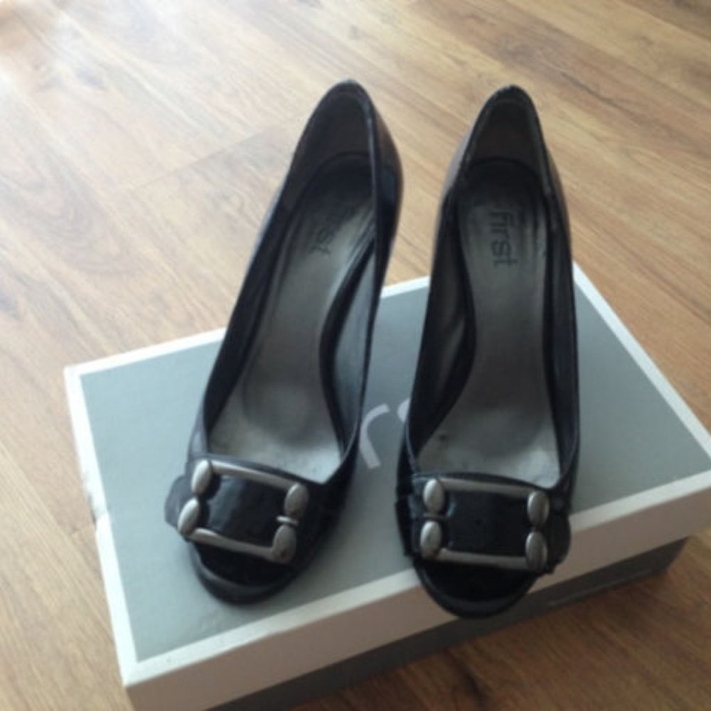 95% new Feetfirst